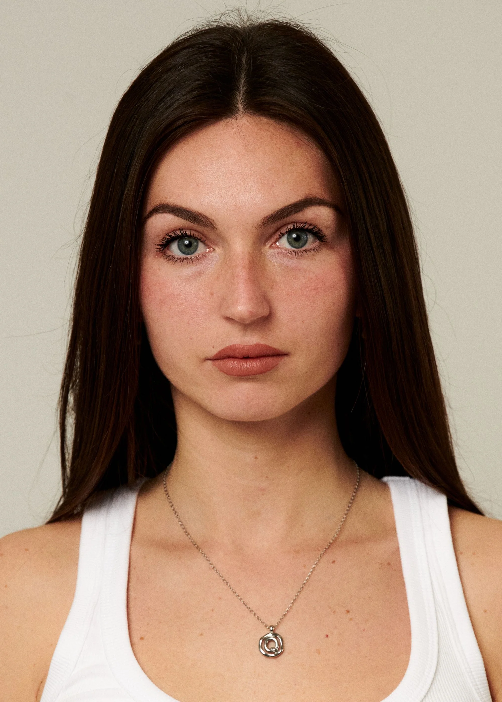 Q / PLATA  THE IDENTITY - Image 3